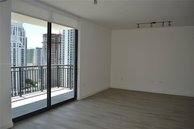 Foto del edificio - 999 SW 1st Ave