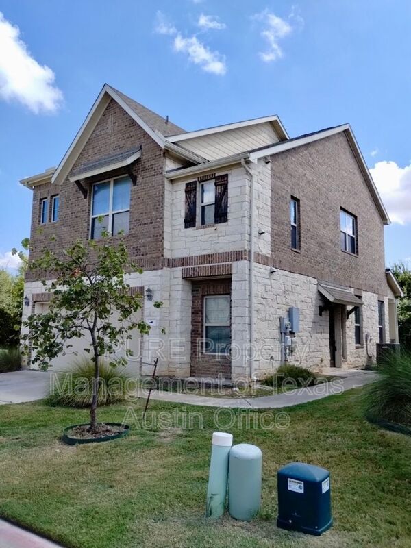 Building Photo - 2105 Town Centre Dr