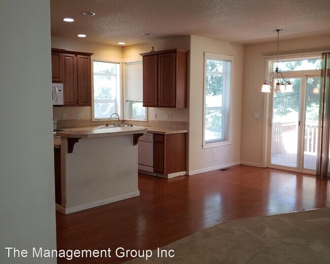 Building Photo - 4 br, 2.5 bath House - 5422 NE 54th Street