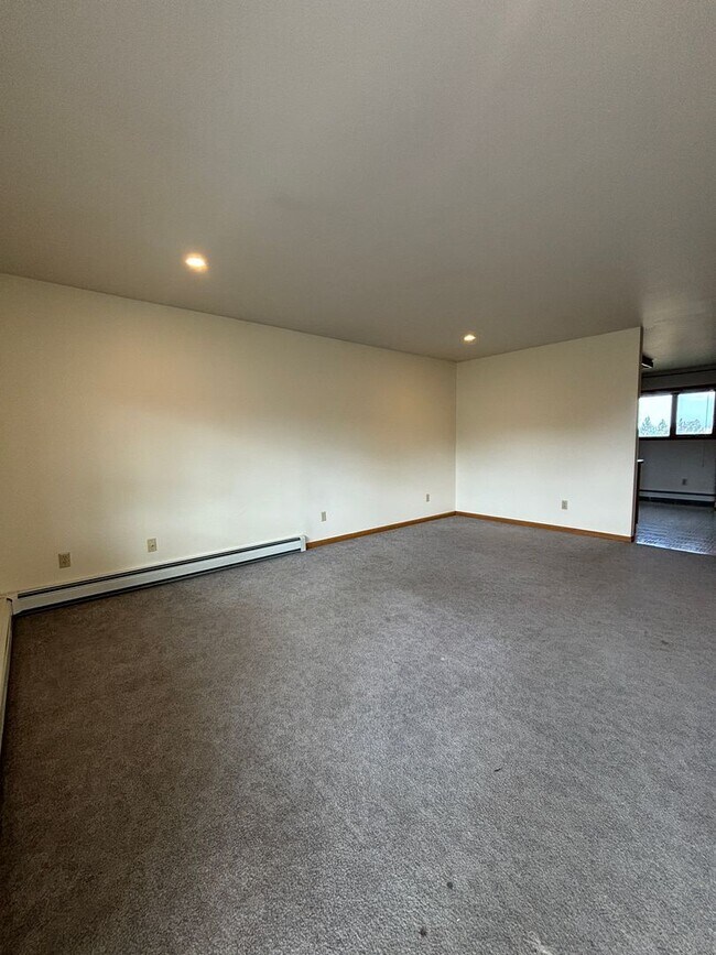 Foto del edificio - Updated 2 bedroom apartment Near St Peters