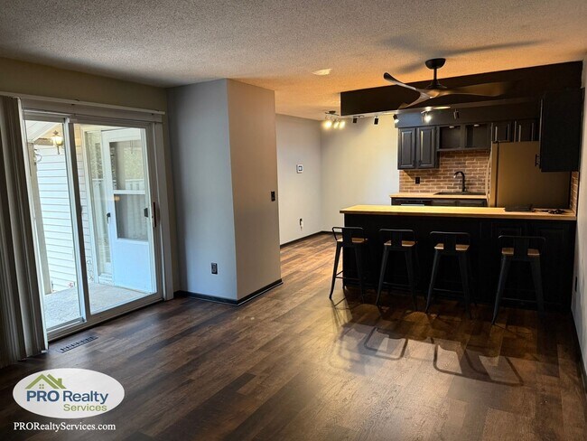 Foto del edificio - 2 Bedroom Townhouse in Shoreview