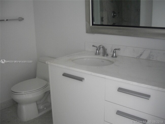 Building Photo - 1060 Brickell Ave