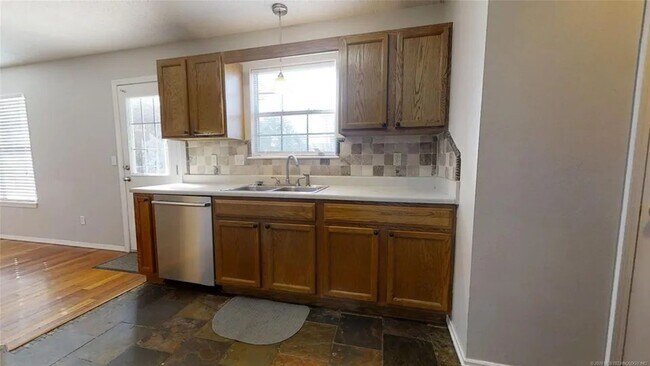 Foto del edificio - Available 8/1 - Charming Owasso Home in Quiet Cul-De-Sac