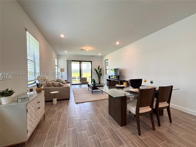 Foto del edificio - 10660 Wilgrove 10660