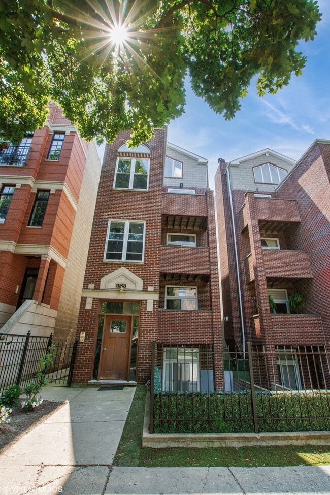 Building Photo - 1525 W Montana St
