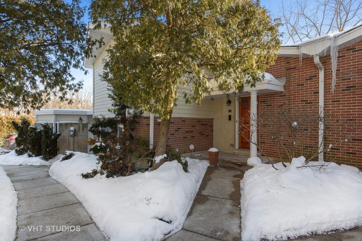 460 Green Bay Rd Unit 460, IL 60093 Condo for Rent in