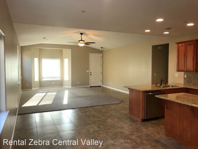 Foto del edificio - 4 br, 2 bath House - 4032 Wood Creek Ct