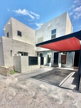 Building Photo - 4016 Camelot Heights Dr