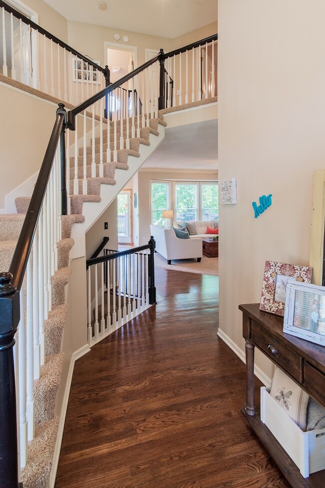 Building Photo - 4 Bed 4 Bath (2 Full, 2 Half)