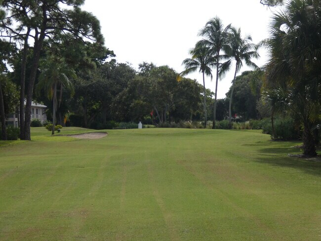 Foto del edificio - 18081 SE Country Club Dr