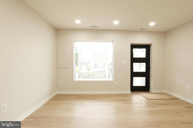 Building Photo - 1625 Montello Ave NE