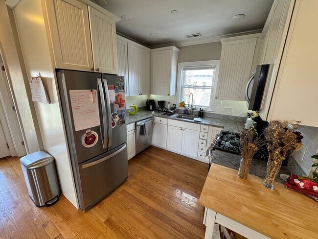 Foto del edificio - 9/1 Fully renovated 5BR/2BA in Cambridgeport/Central Sq area!
