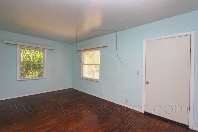 Building Photo - Spectacular Mountain Views 2 Bed/1 Bath Ho...
