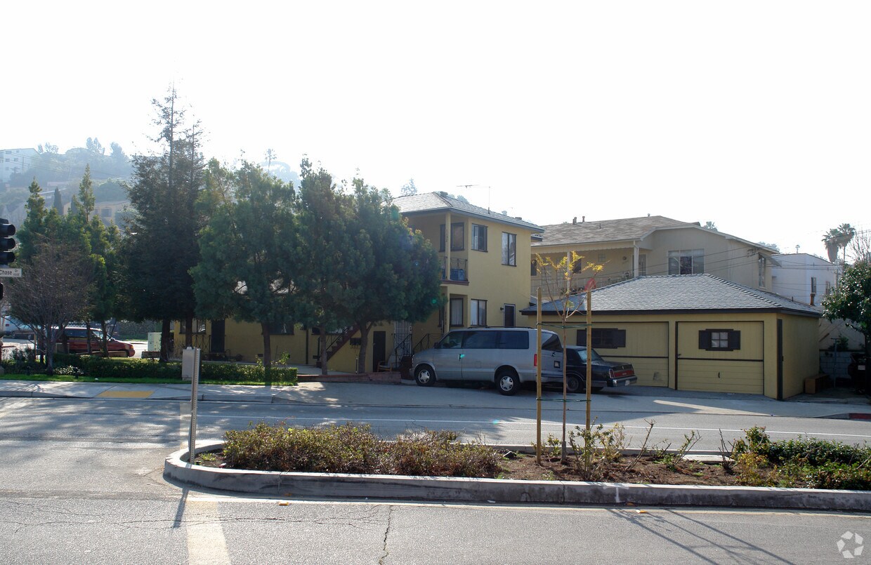 Foto del edificio - 1150 E Chevy Chase Dr