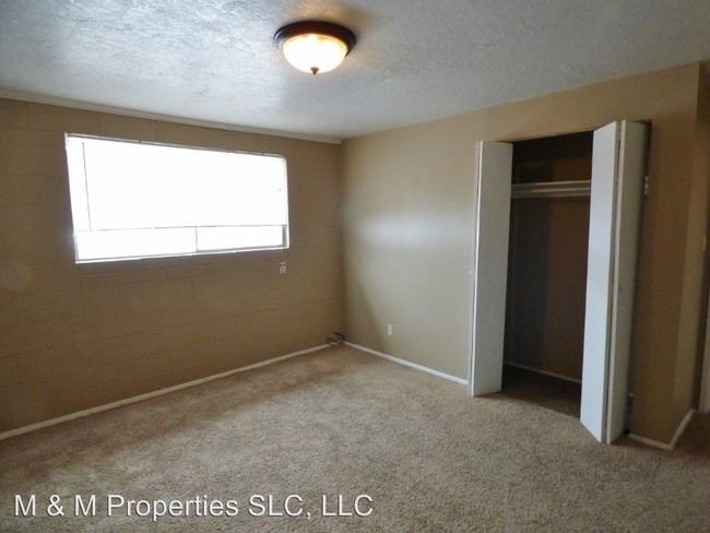 Building Photo - 805 S Cheyenne St