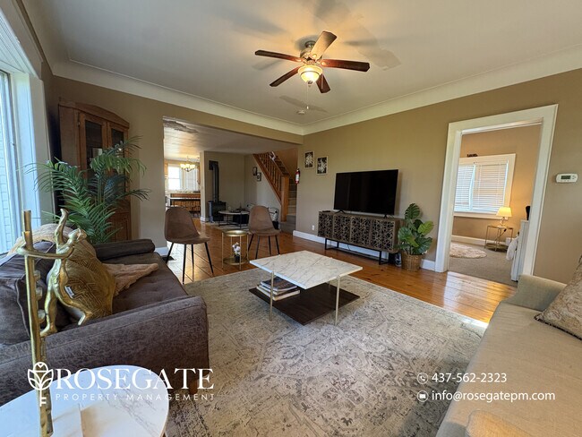 Photo du bâtiment - Spacious 4-Bedroom Detached Home with 15+ Parking Spaces – Niagara Falls