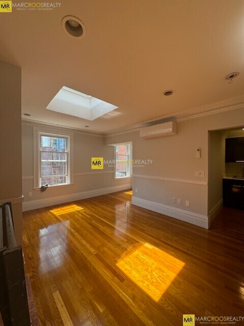 Building Photo - 252 Newbury St