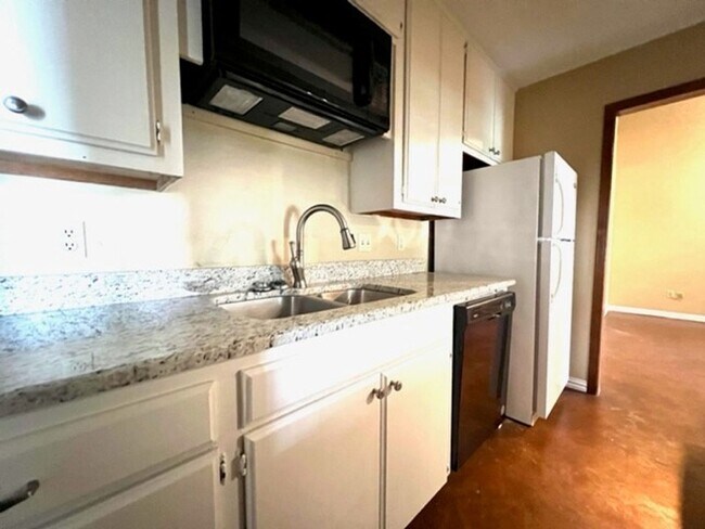 Foto del edificio - 3bed 2bath 2car now available