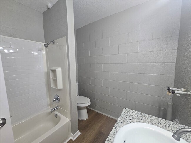 Foto del edificio - 4217 Sealy Ave