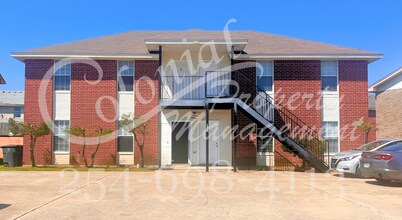 Building Photo - 1703 Benttree Dr