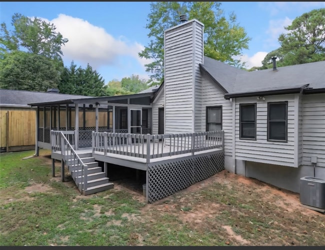 Building Photo - 1315 Shiloh Trail E Northwest