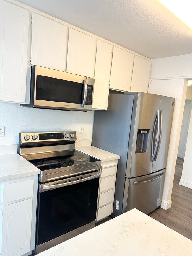 Foto del edificio - 5030 Valley Crest Dr