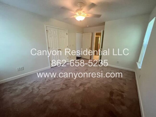 Foto del edificio - 1393 Lighthouse Ln