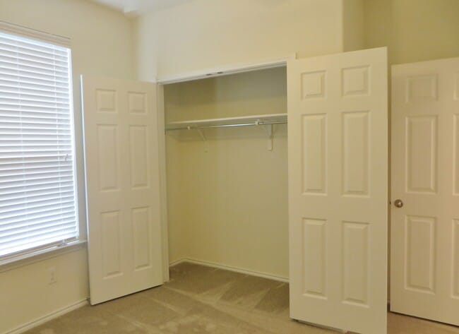 Building Photo - 1042 Bowline Dr