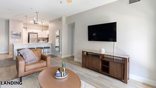 Foto del edificio - 9242 W Russell Rd