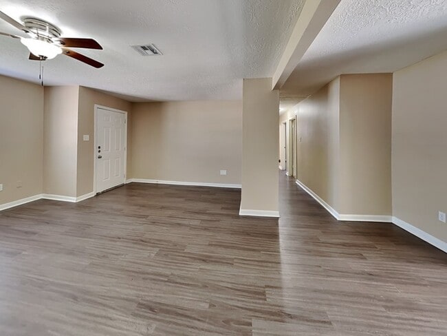 Building Photo - 407 Harold Ln