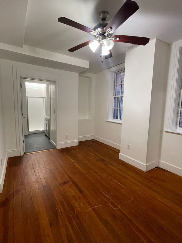 Foto del edificio - 407 N Charles St