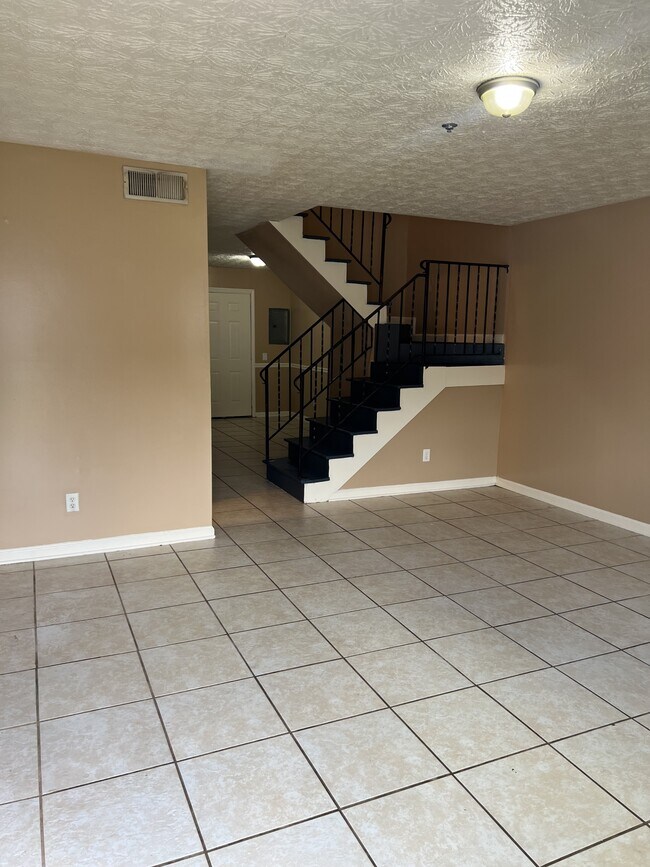 Building Photo - 2625 Evans Mill Dr