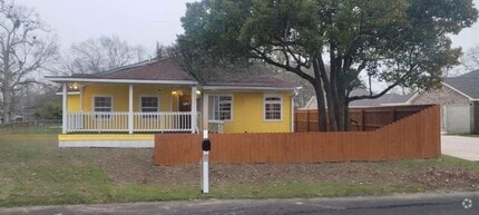 Building Photo - 734 N Nicholson Ave