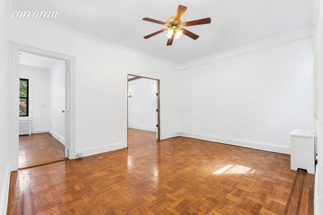 Building Photo - 36-22 Crescent St