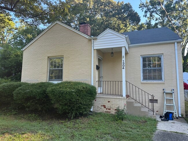 Building Photo - 1304 Winstead Pl