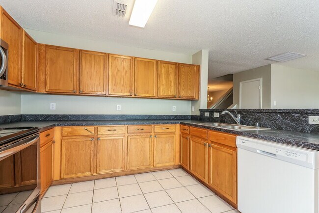 Building Photo - 10024 Chapel Rock Dr