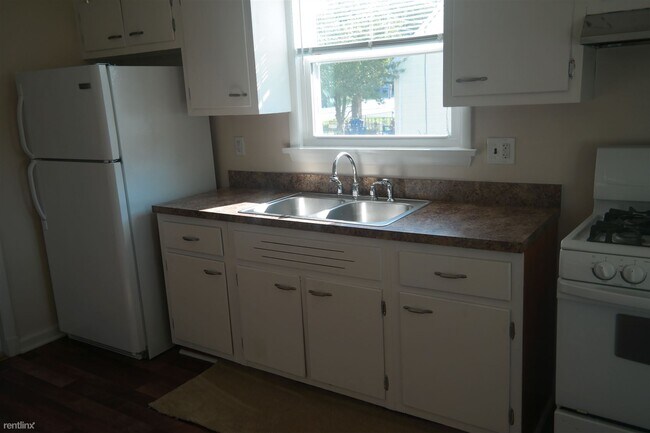 Building Photo - 2 br, 1 bath  - 4213 Ridge Rd # A