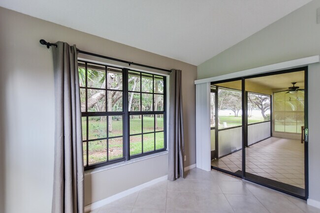 Foto del edificio - 425 Ashwood Pl