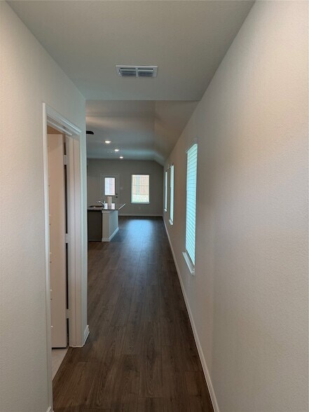 Foto del edificio - 10213 Barron Dr