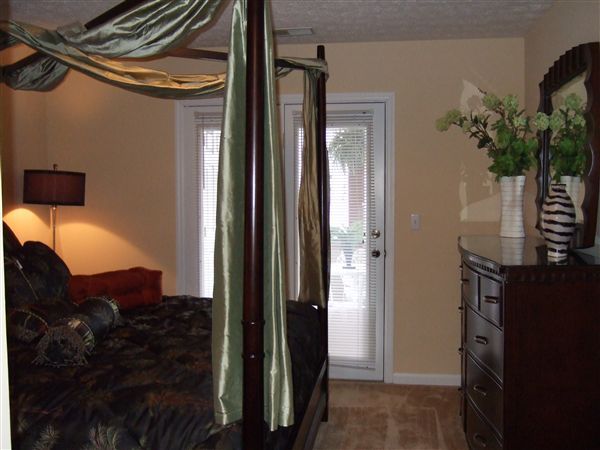 Foto del edificio - 240 Riverwalk Dr