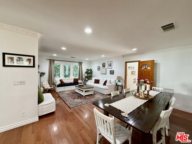 Building Photo - 7764 Fountain Ave