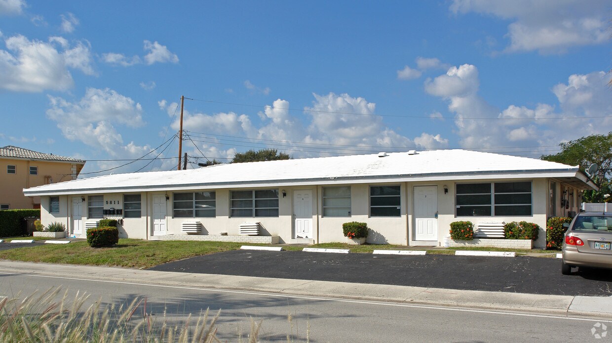 Building Photo - 5811 NE 18th Ave