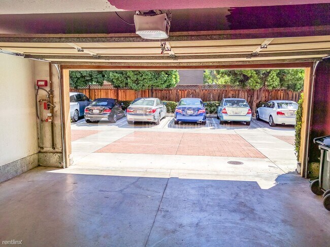 Building Photo - 3 br, 3.5 bath Townhome - 926 Camille Lane -