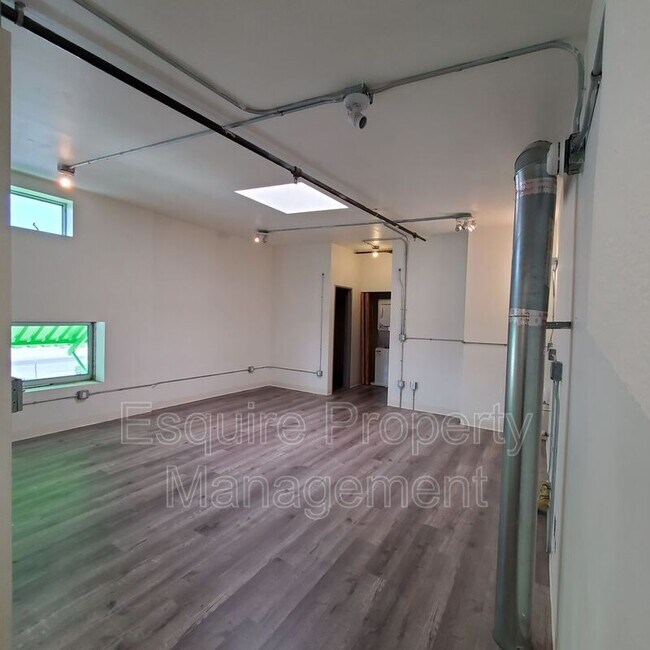 Building Photo - 2201 Statham Blvd