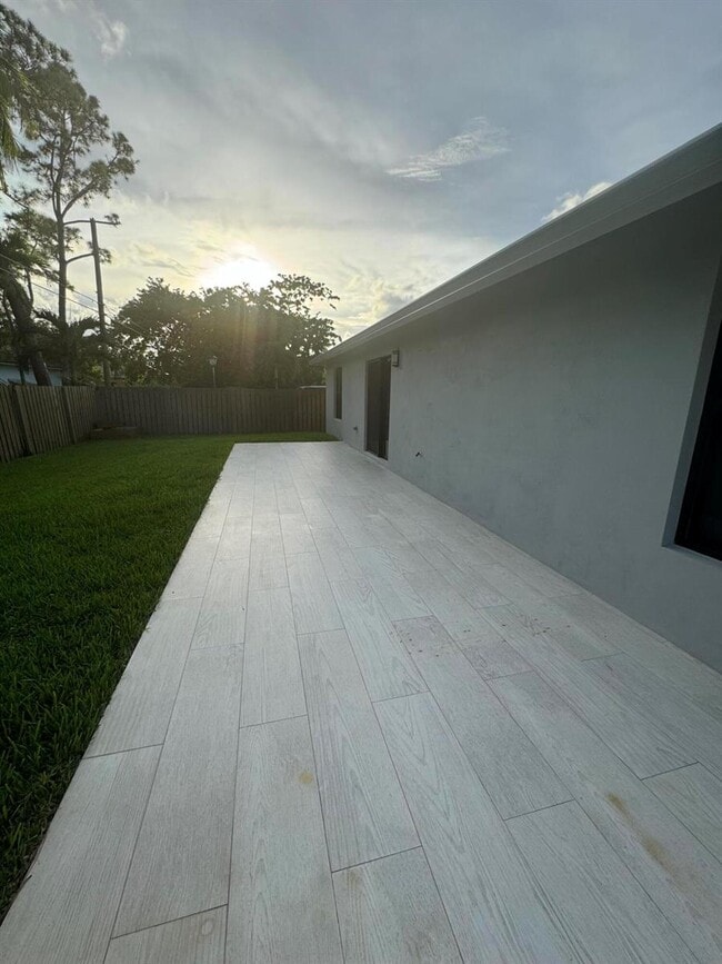 Foto del edificio - 4912 Clinton Blvd