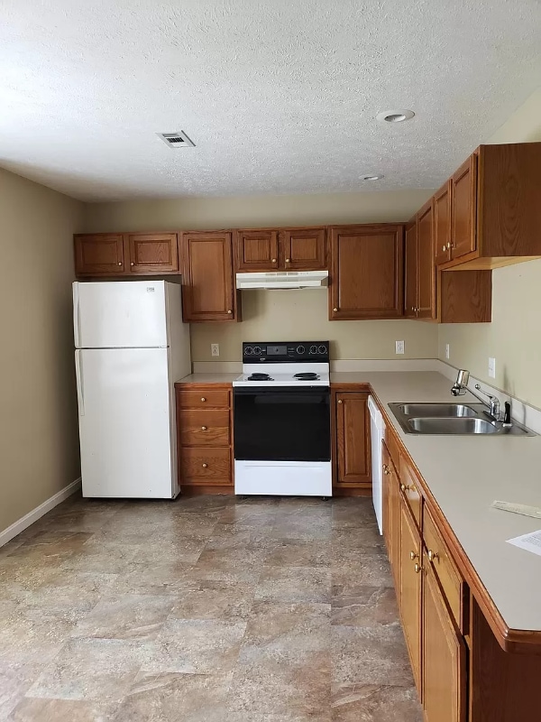 Building Photo - 30 Cedar Ln