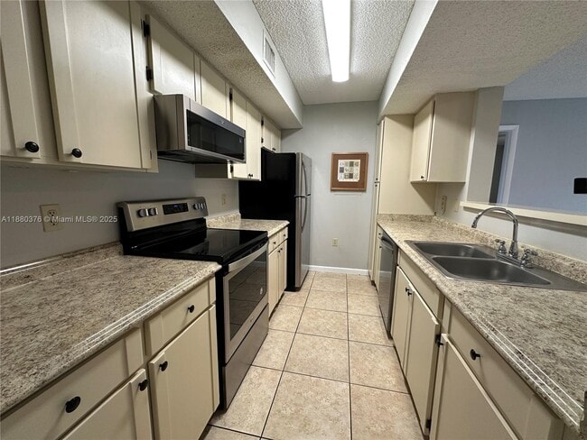Building Photo - 10500 SW 155th Ct