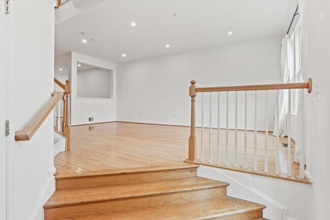 Building Photo - 20 Castle Garden Ct