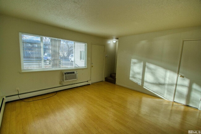 Foto del edificio - 511 Country Village Dr