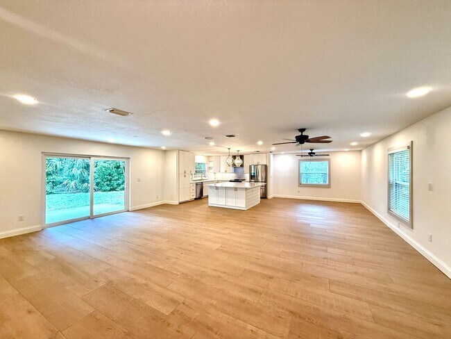 Building Photo - GORGEOUS, COMPLETELY REDONE 3/2 MAITLAND H...